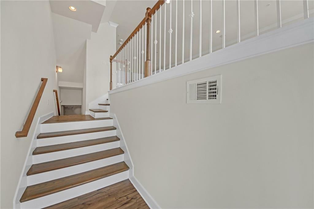 Property Photo: 860 Stonehill Lane GA 30324
