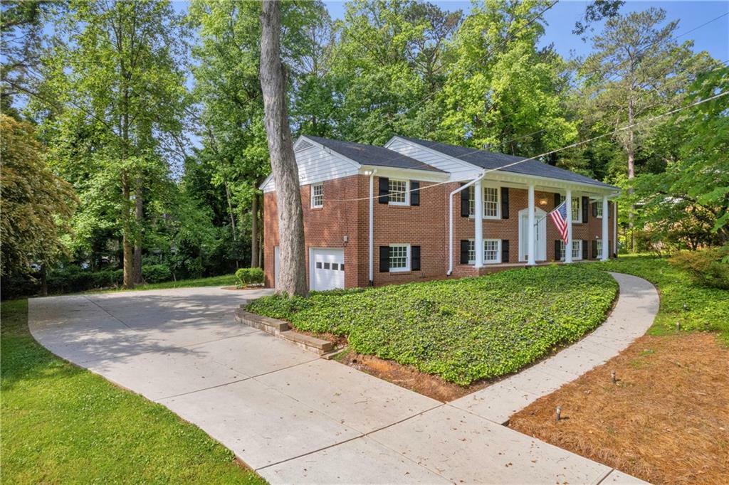 Property Photo: 4331 E Kings Point Circle GA 30338