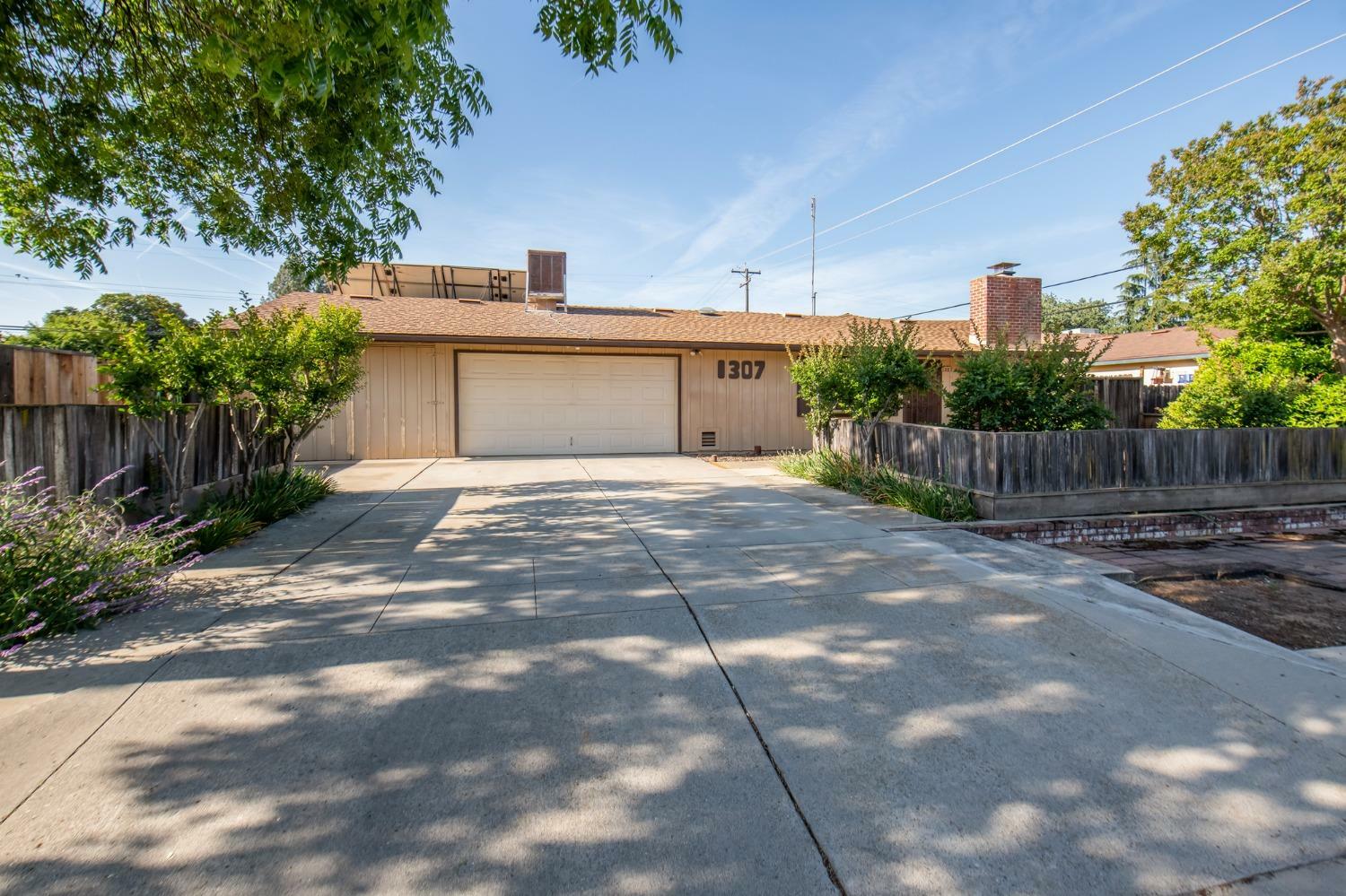 Property Photo: 1307 E Portals Avenue CA 93710