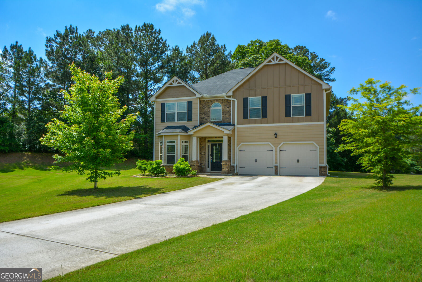 Property Photo: 6816 Diamond Drive GA 30273