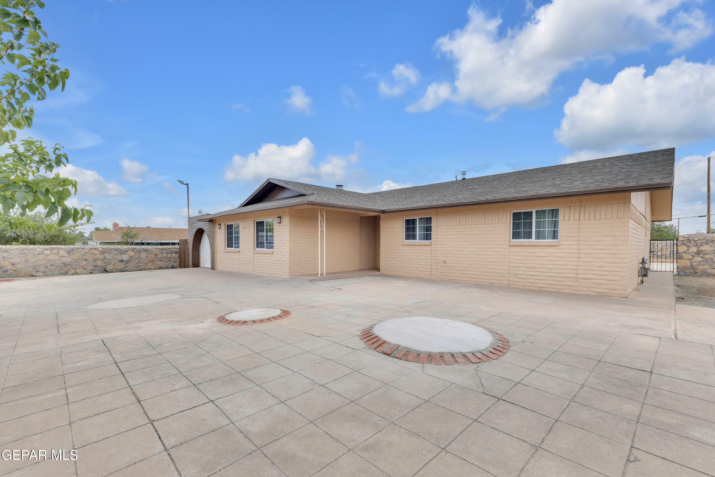 Property Photo: 589 Gallagher Street TX 79915