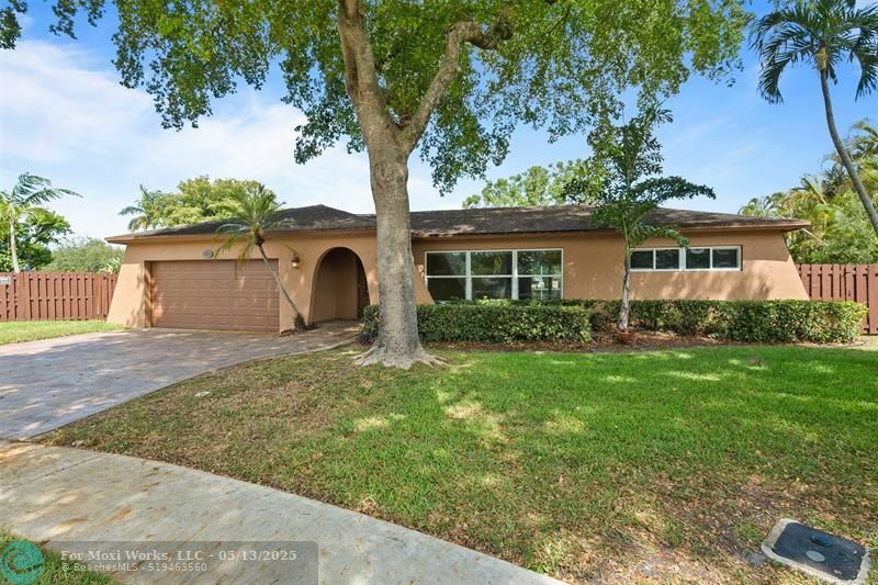Property Photo: 8759 SW 51st Pl FL 33328