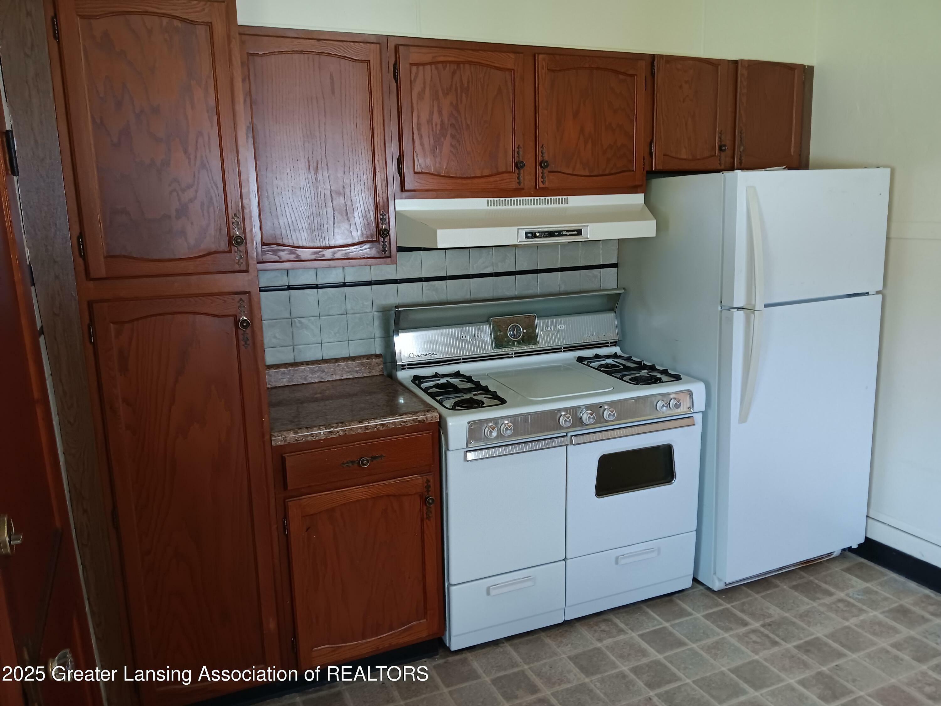 Property Photo: 411 Ely Street MI 48801