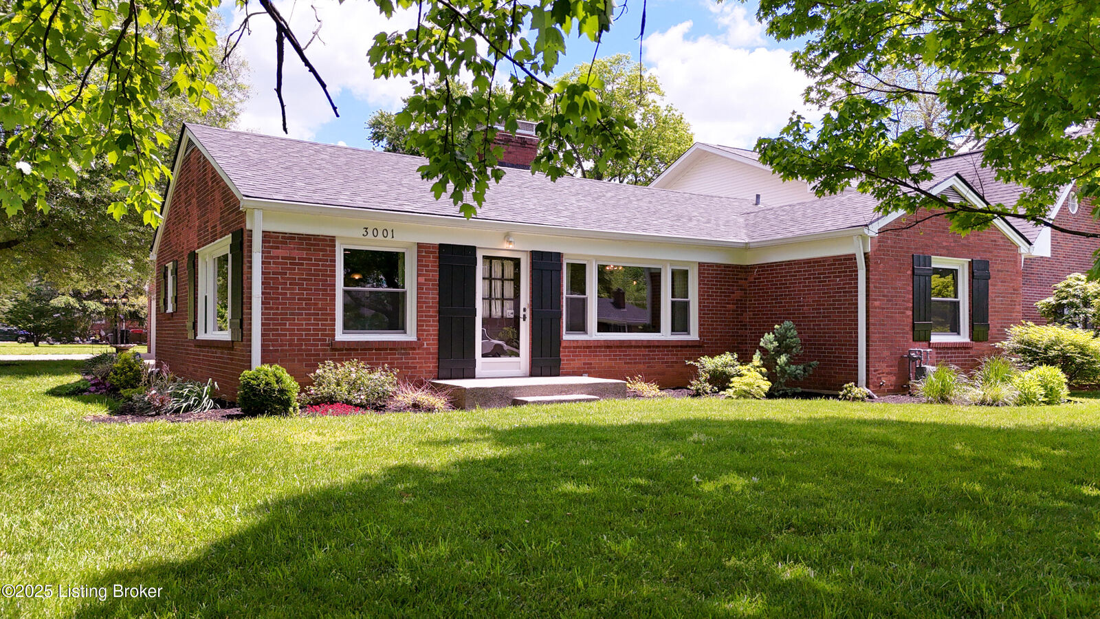 Property Photo:  3001 Whiteway Ave  KY 40205 