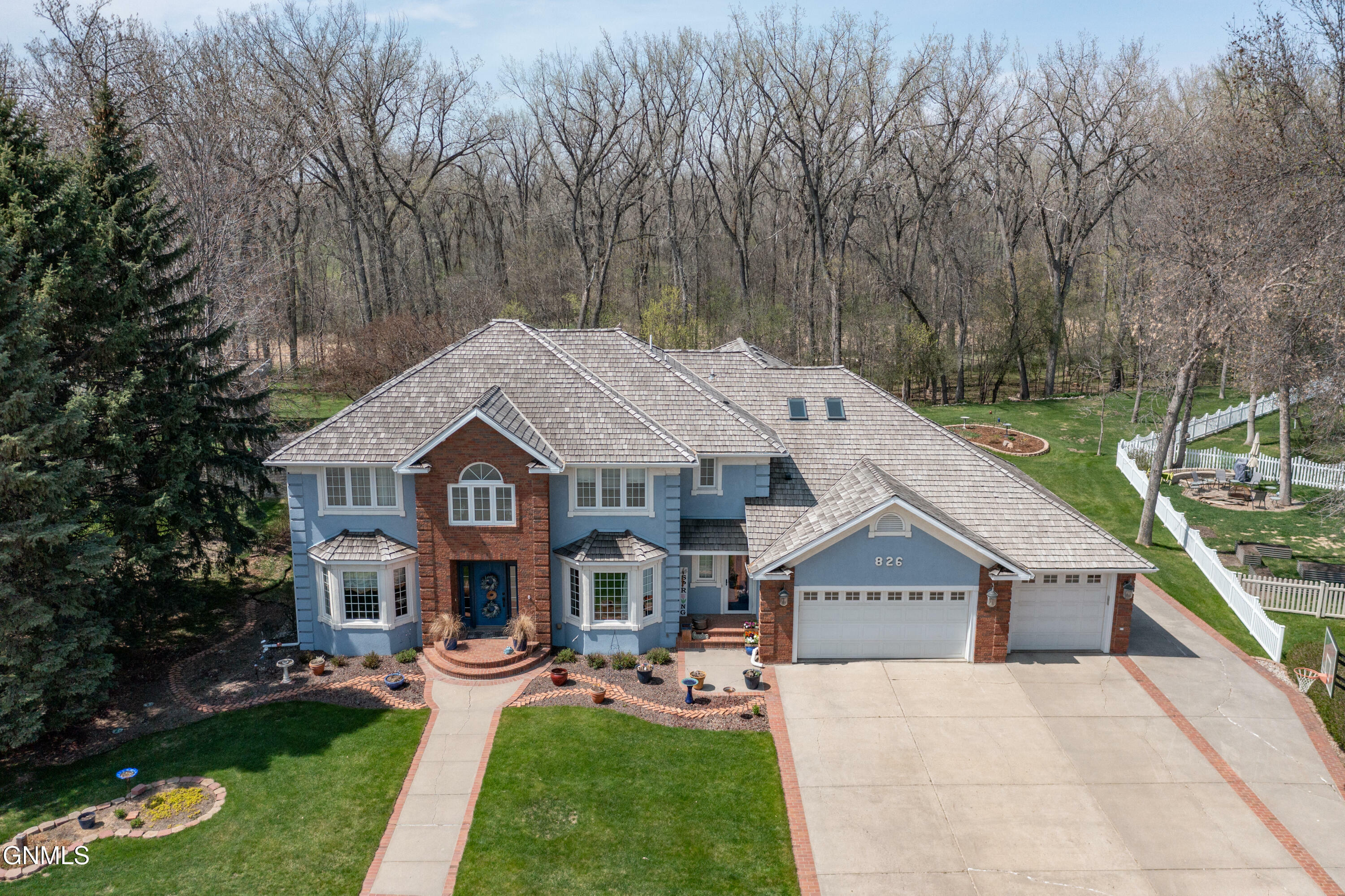 Property Photo: 826 Munich Drive ND 58504