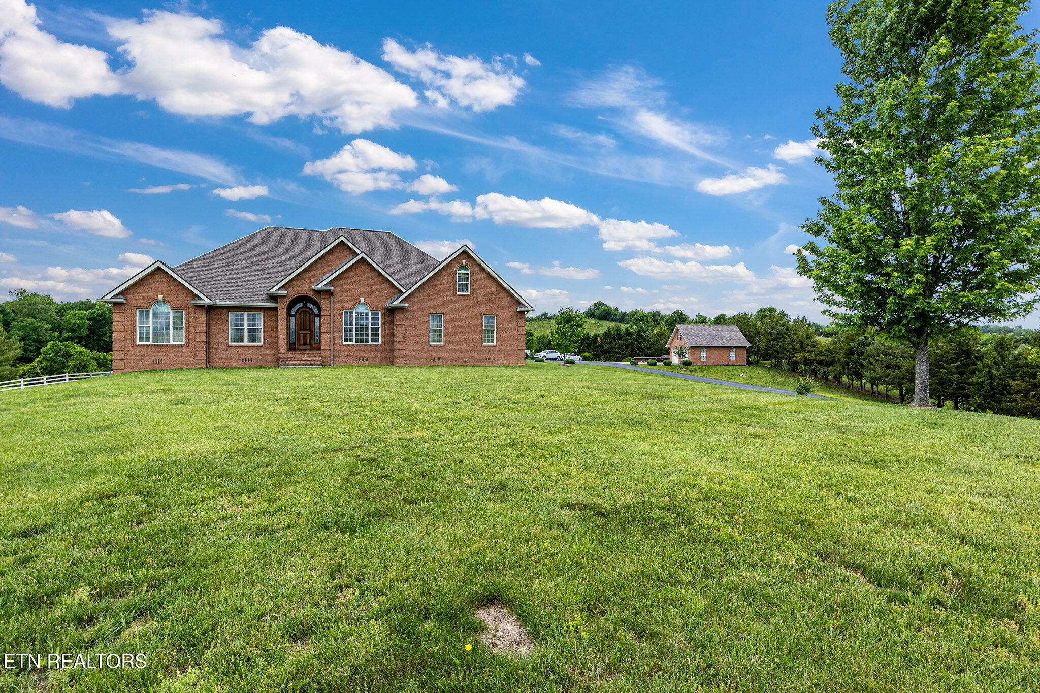 Property Photo: 2630 E Walnut Grove Rd TN 37876