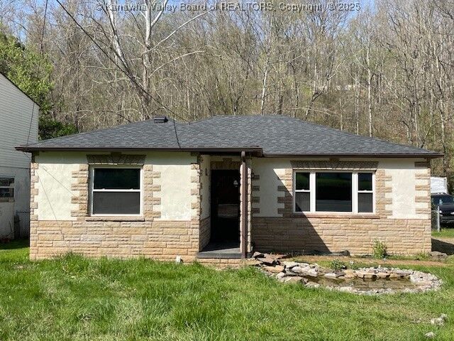Property Photo: 4866 Washington Street W WV 25313