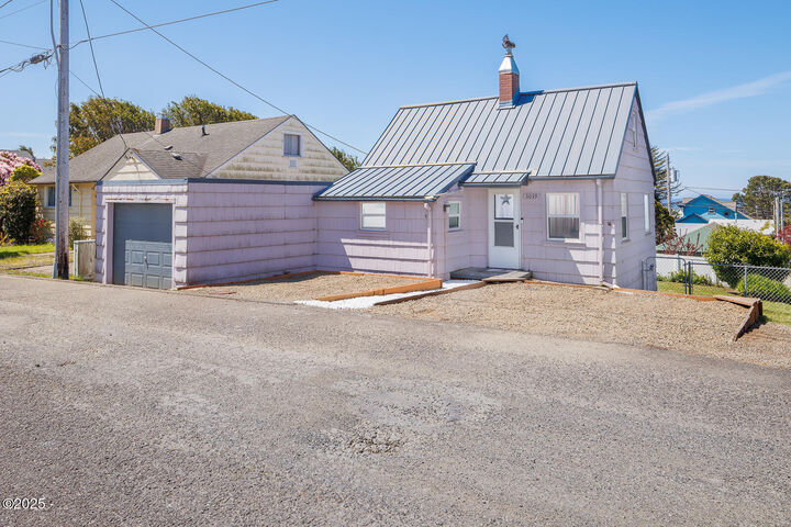 Property Photo: 3039 NW Oar Drive OR 97367