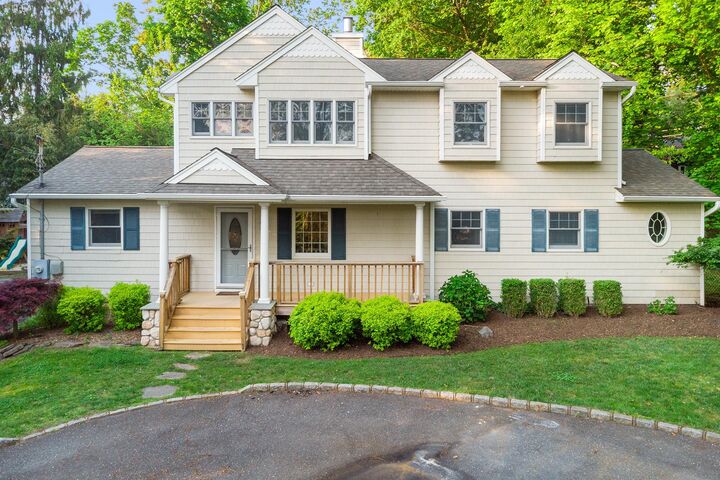 Property Photo:  3 Hilltop Road  NY 11790 