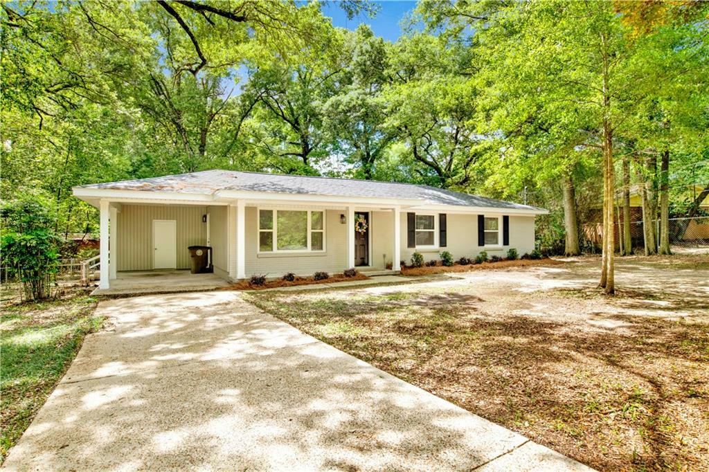 Property Photo: 113 Hilltop Drive E AL 36608