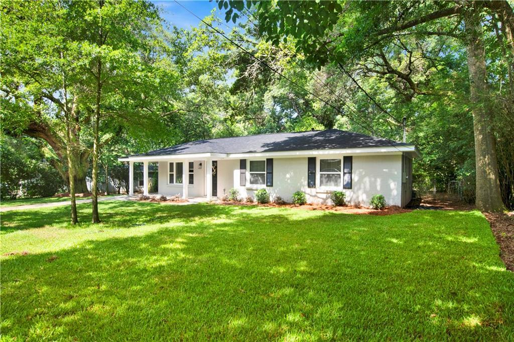 Property Photo: 113 Hilltop Drive E AL 36608
