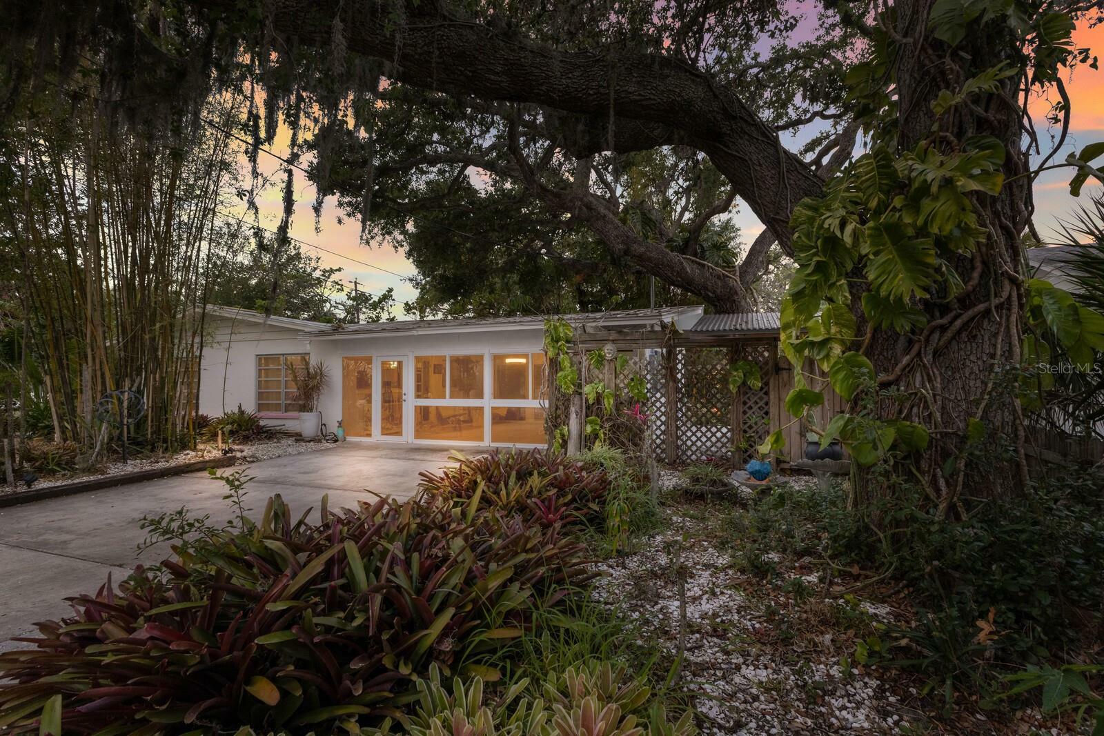 Property Photo: 2207 Hickory Avenue FL 34234