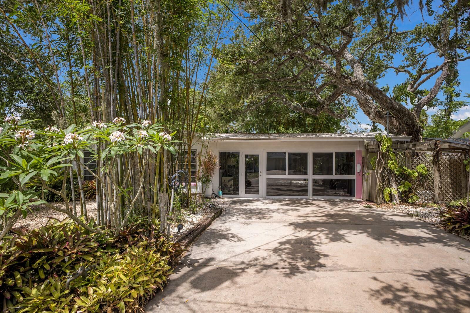Property Photo: 2207 Hickory Avenue FL 34234