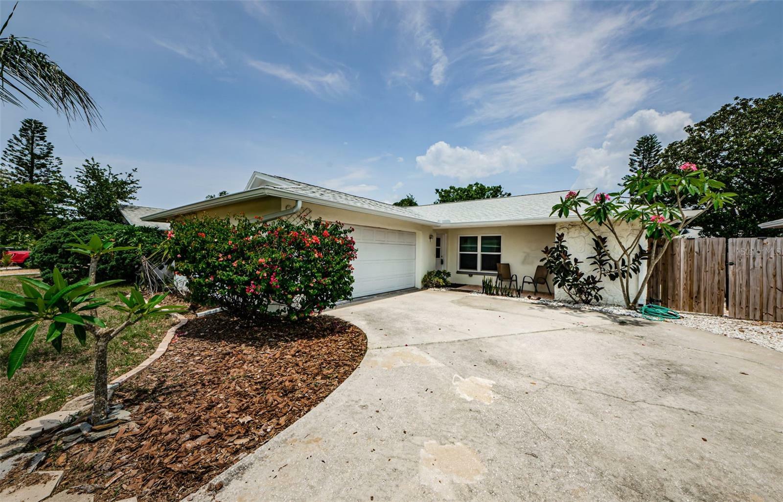 Property Photo: 1615 Stonehaven Way FL 34689