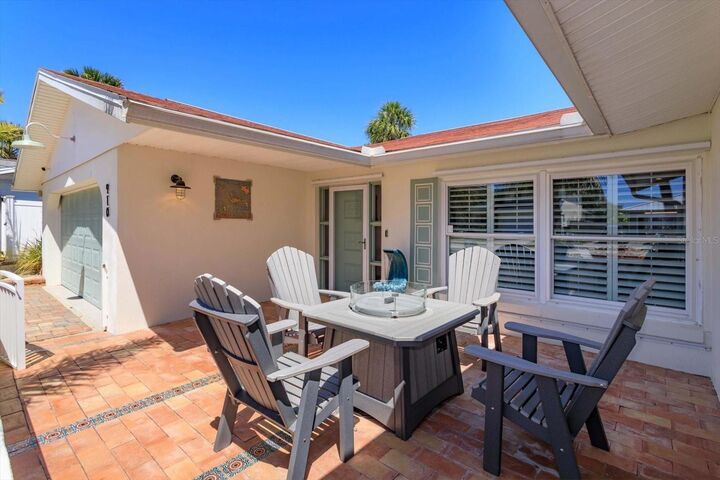 Property Photo:  910 Locust Street  FL 32169 