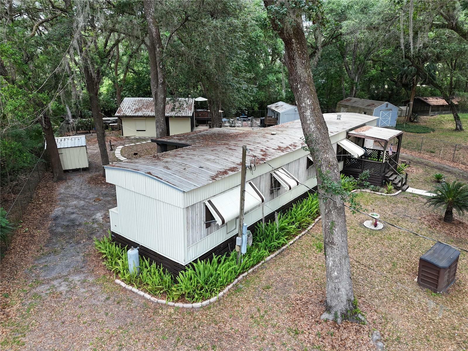 Property Photo: 3816 Cr 405C FL 33538