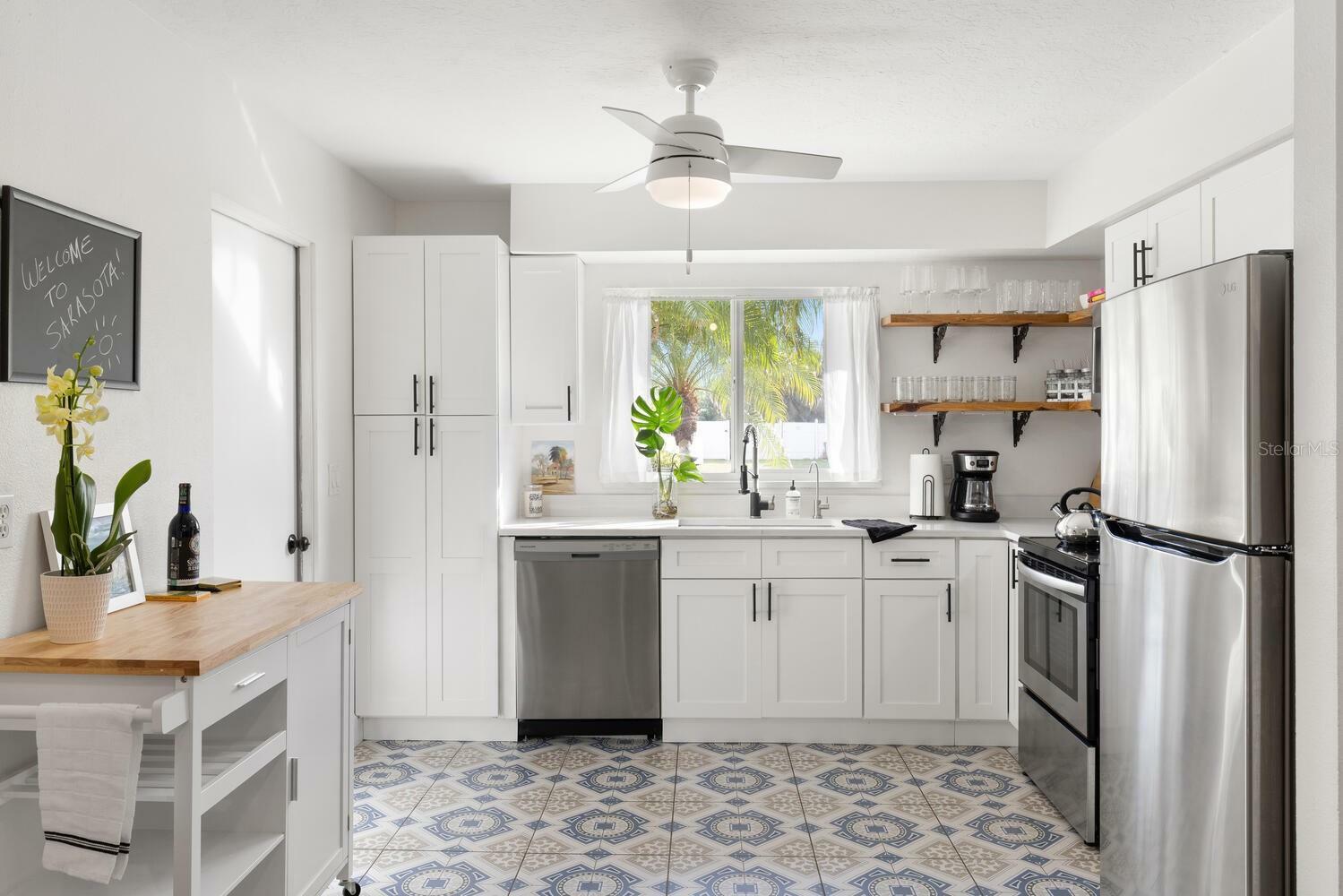 Property Photo: 6442 Colonial Drive FL 34231