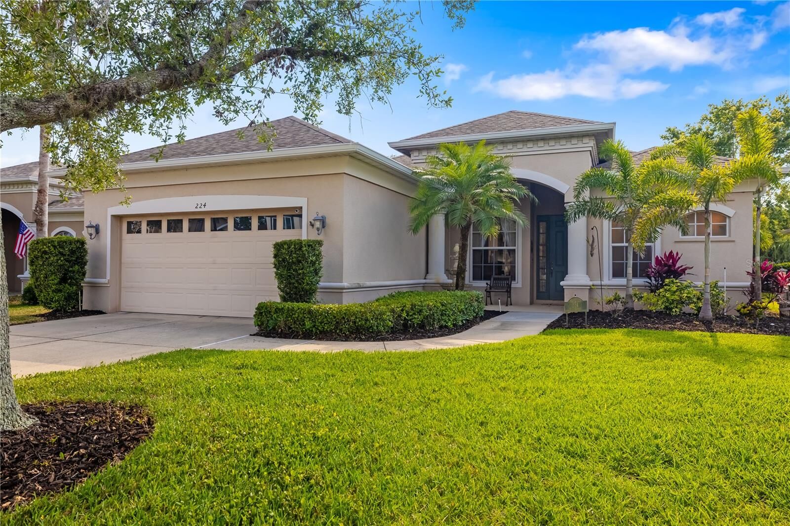 Property Photo: 224 Dahlia Court FL 34212