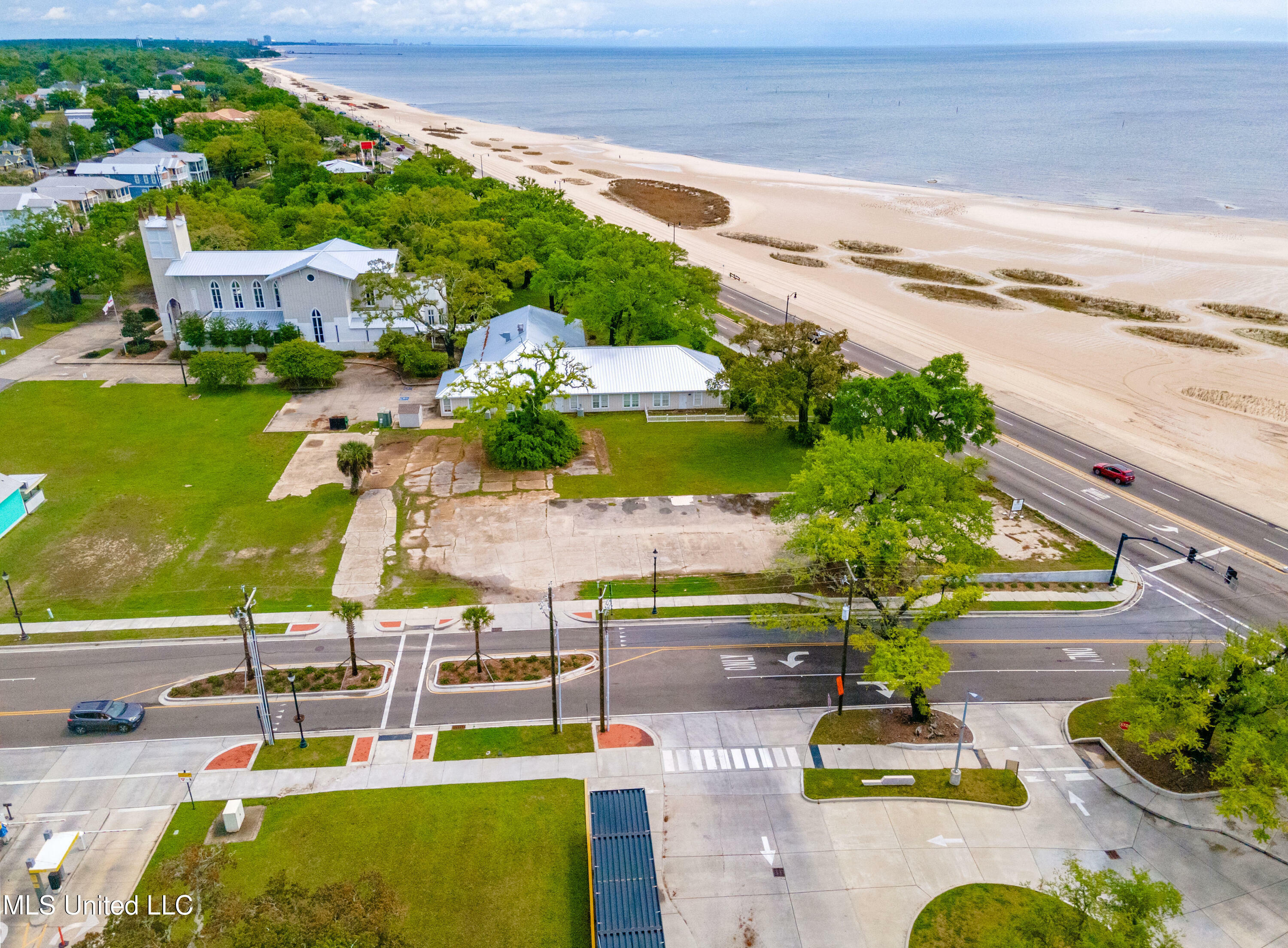 Property Photo: 1940 E Beach Boulevard MS 39501