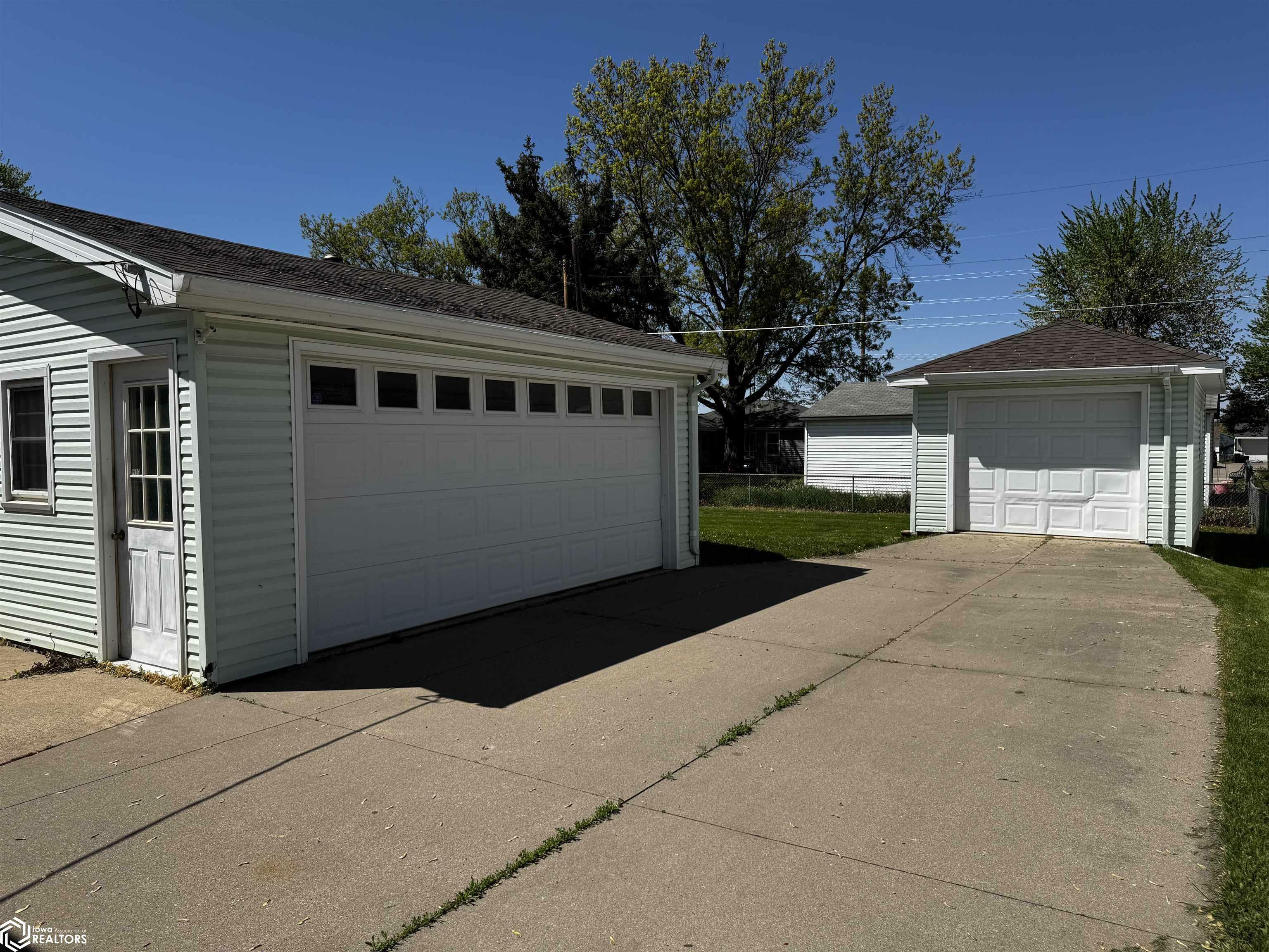 Property Photo: 1610 Elder Drive IA 50158