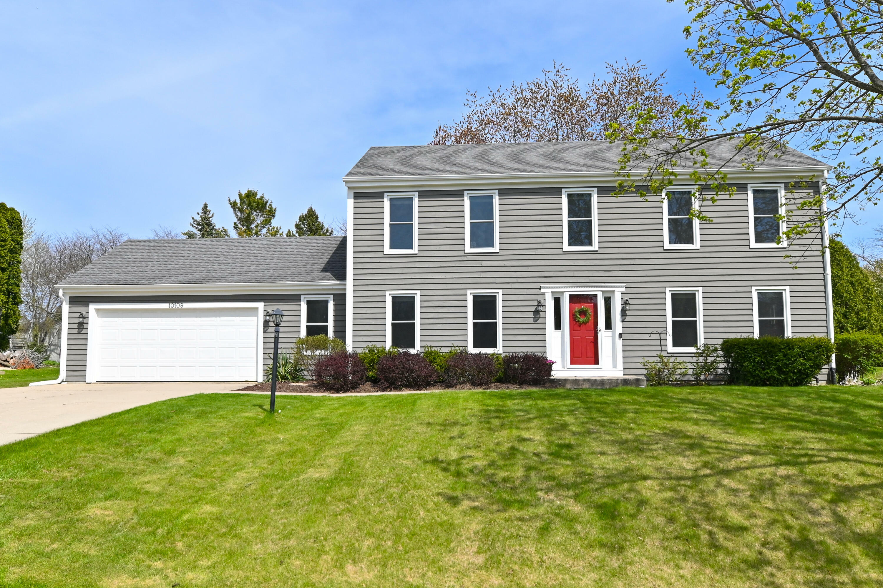 Property Photo: 10108 N Foxkirk Dr WI 53097