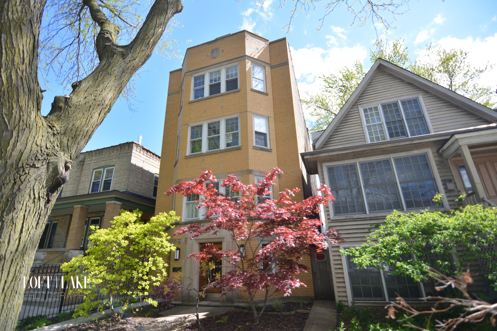 Property Photo: 1707 W Winona Street 2 IL 60640