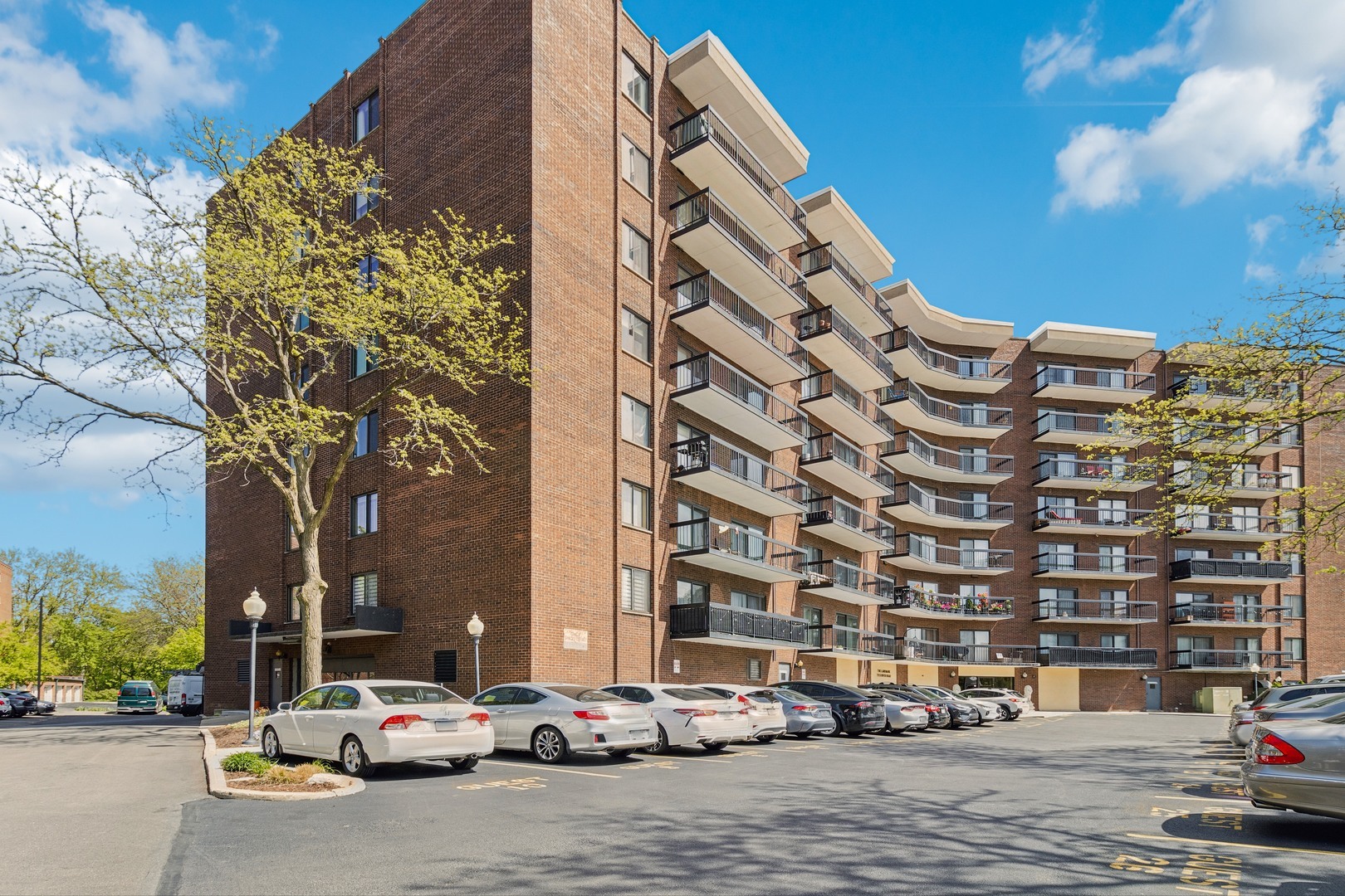 Property Photo: 711 S River Road 503 IL 60016