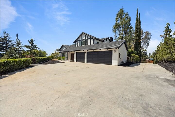Property Photo:  529 Manzanita Road  CA 92373 