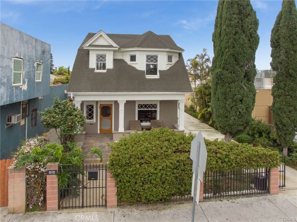 Property Photo: 610 E 4th CA 92701