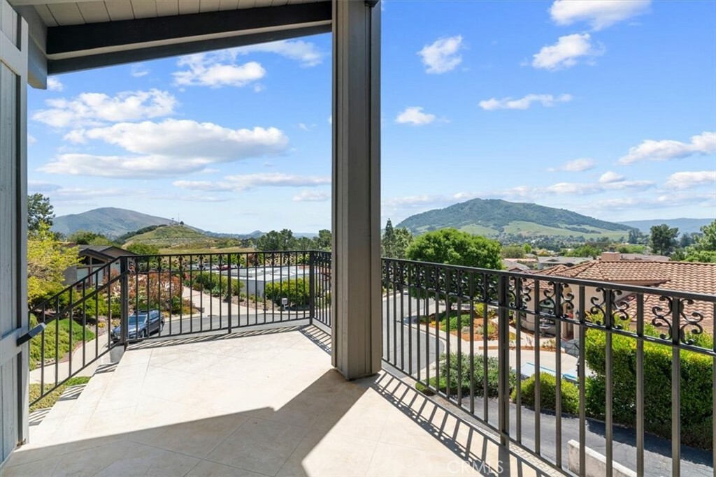 Property Photo:  958 Skyline Drive  CA 93405 