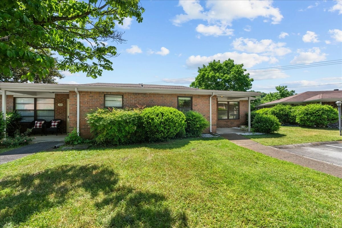 Property Photo: 327 Deer Lake Dr TN 37221