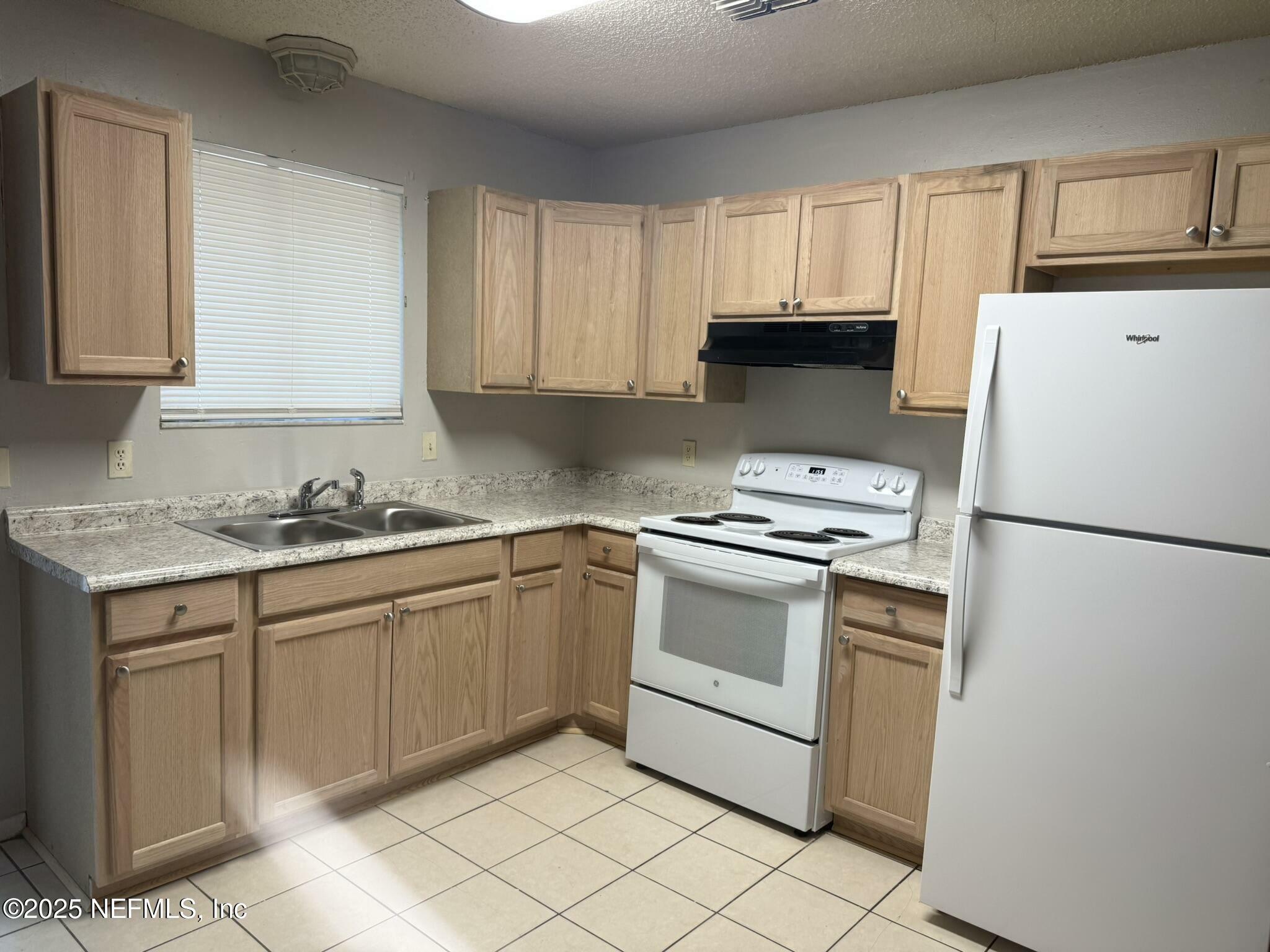 Property Photo: 5120 Westchase Court 4 FL 32210