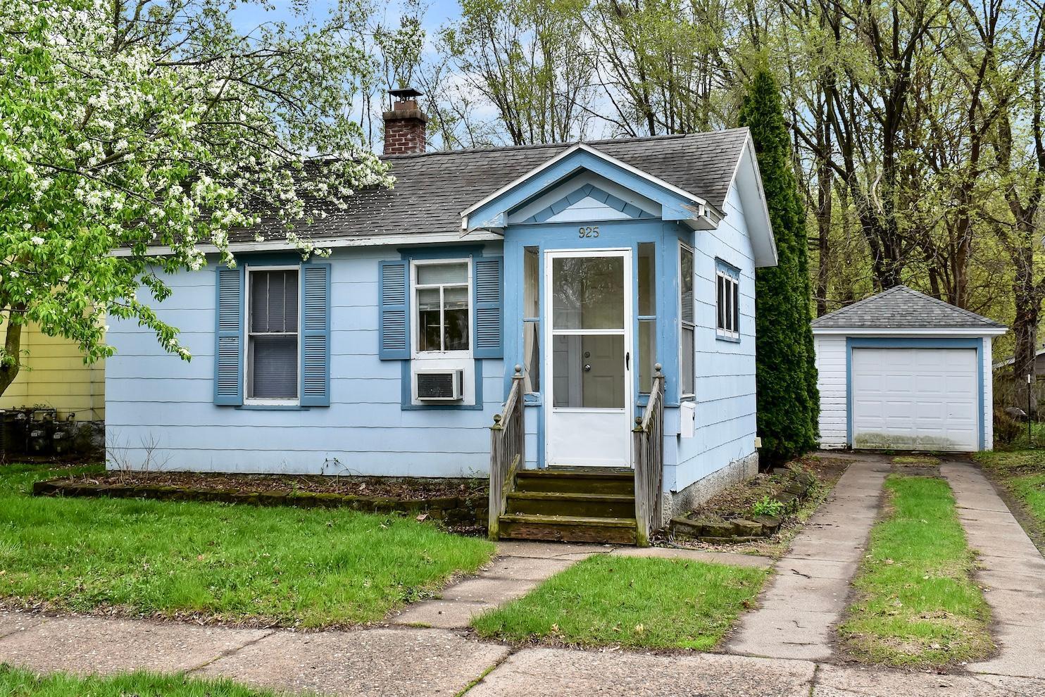 Property Photo: 925 W King Street MN 55987