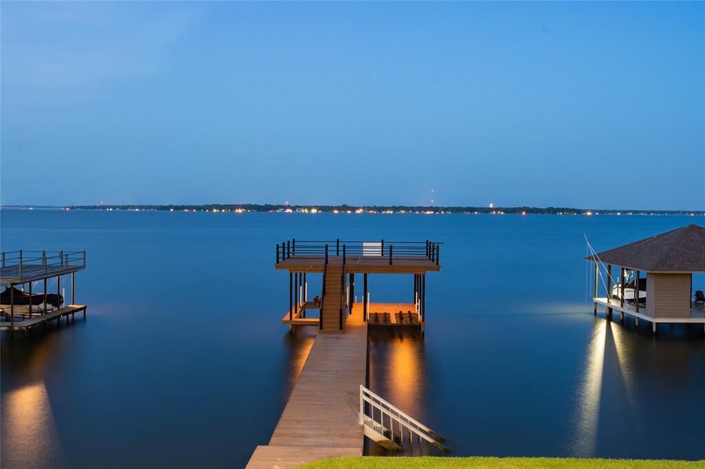 Property Photo: 85 Isle Of View Drive TX 75143