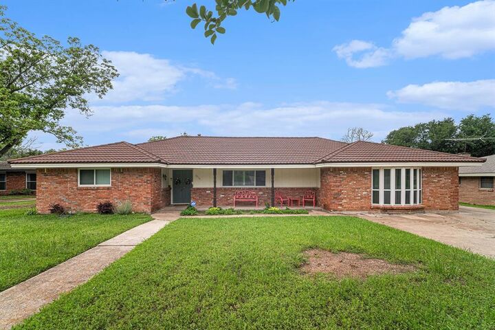 5816 Whitman Avenue  Fort Worth TX 76133 photo