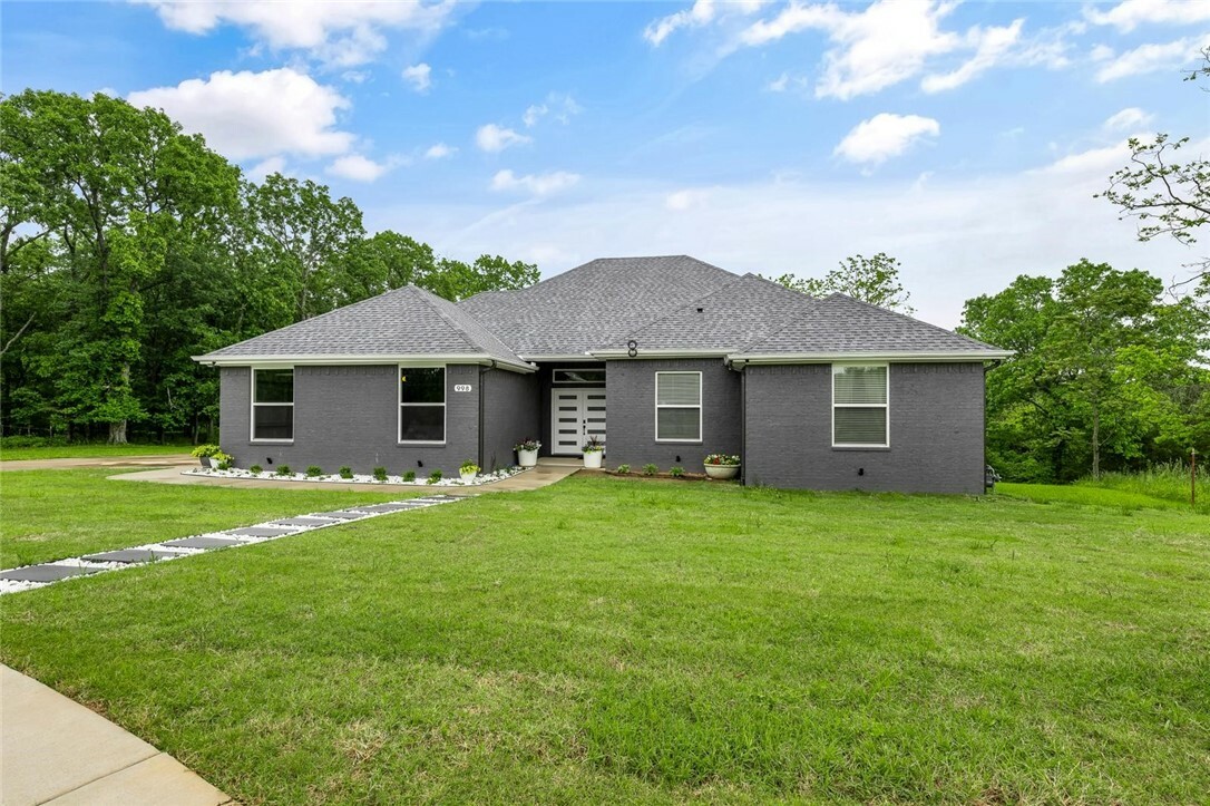 Property Photo: 901 Red Cedar Place AR 72756