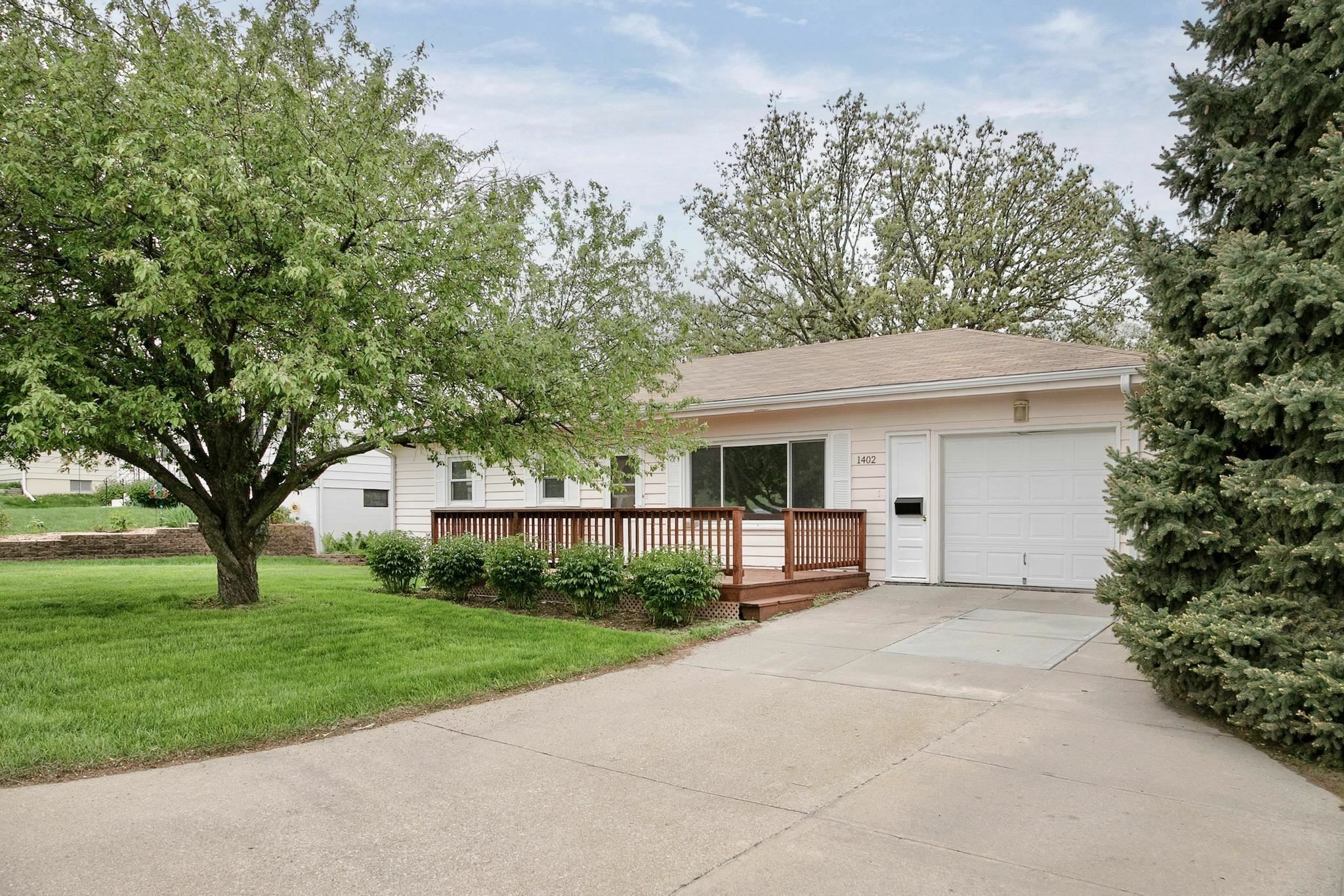 Property Photo: 1402 Lincoln Road NE 68005