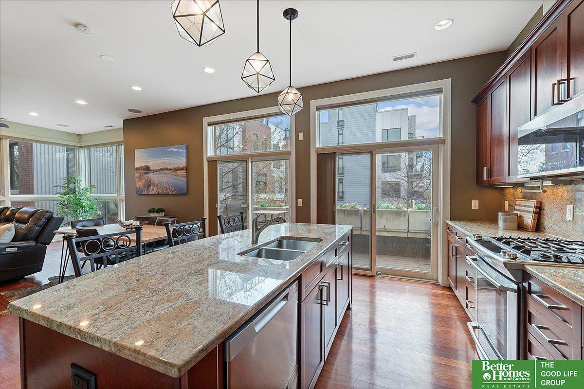 Property Photo: 917 S 10th Court NE 68108
