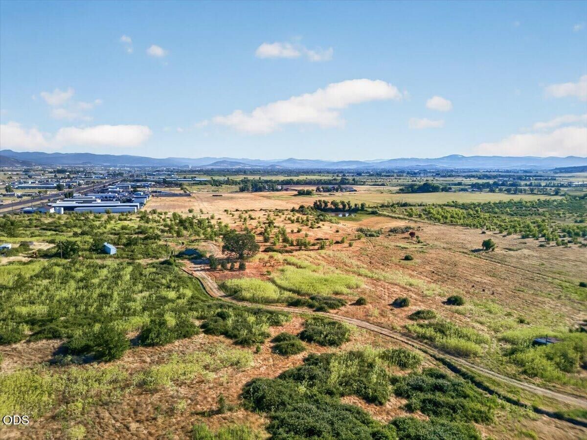 Property Photo:  1816 E Vilas Road  OR 97502 