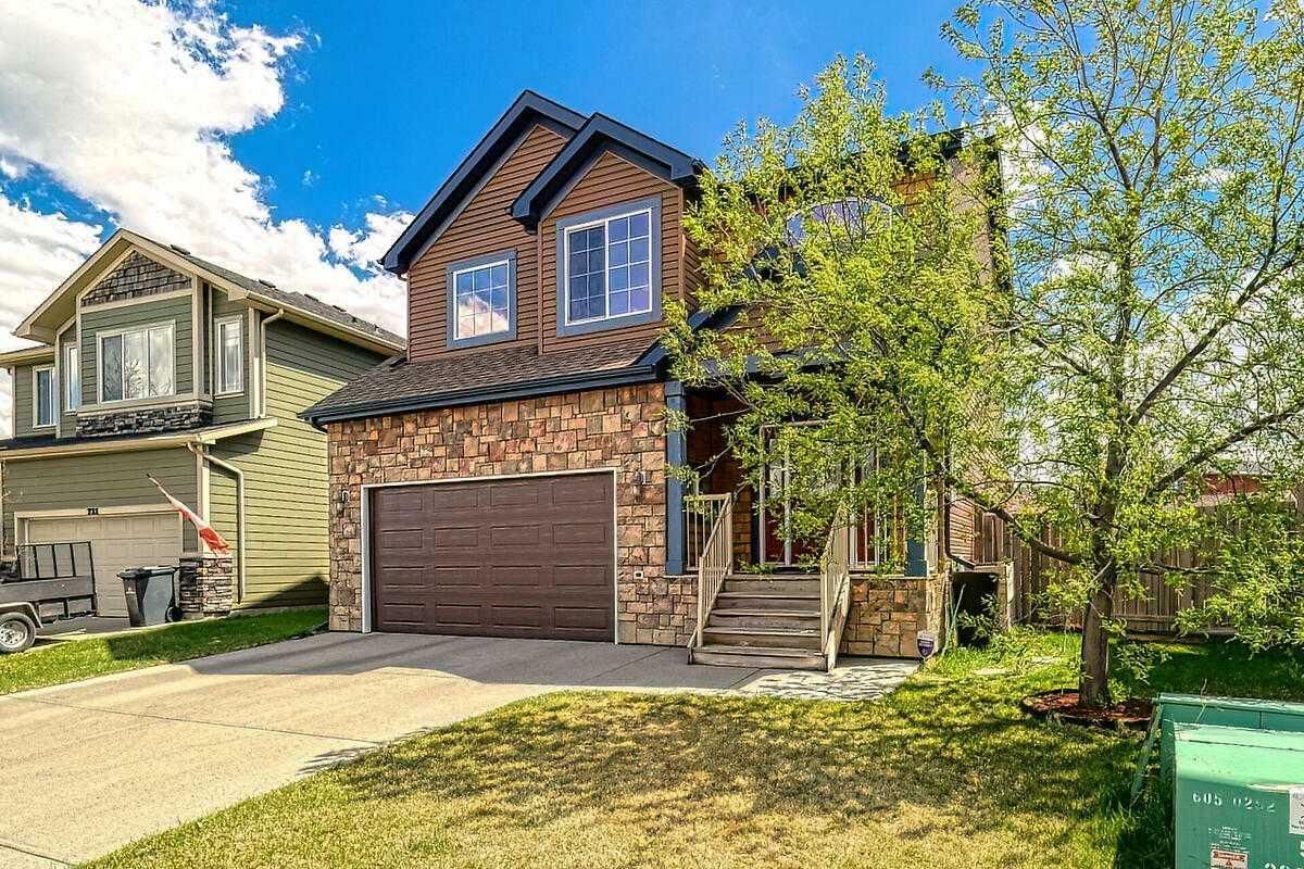 Property Photo: 709 Hampshire Way NE AB T1V 0B2
