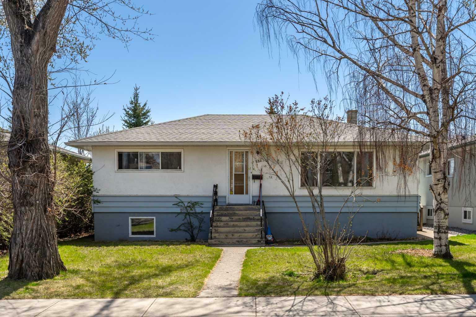Property Photo: 223 41 Avenue NW AB T2K 0G9