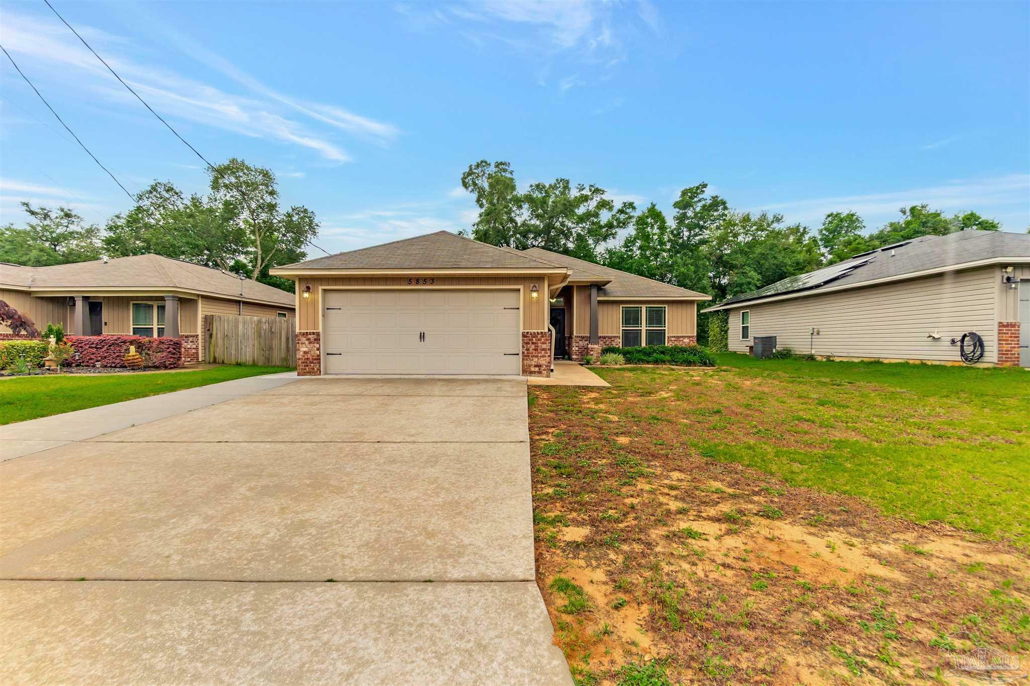 Property Photo: 5853 Fairlands Rd FL 32583