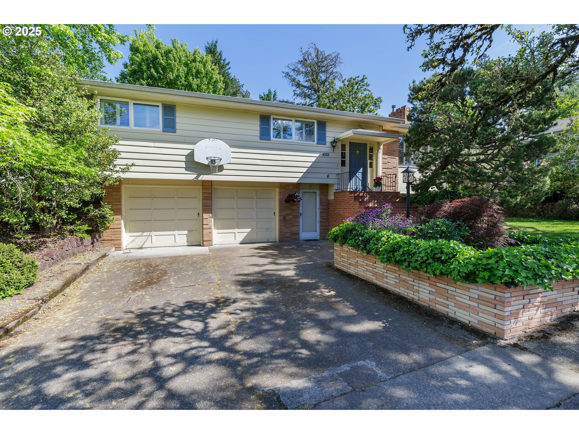 4333 SW Iowa St  Portland OR 97221 photo