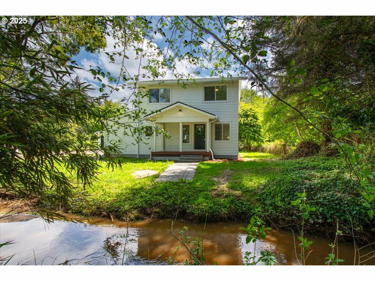 Property Photo: 1405 33rd St WA 98644