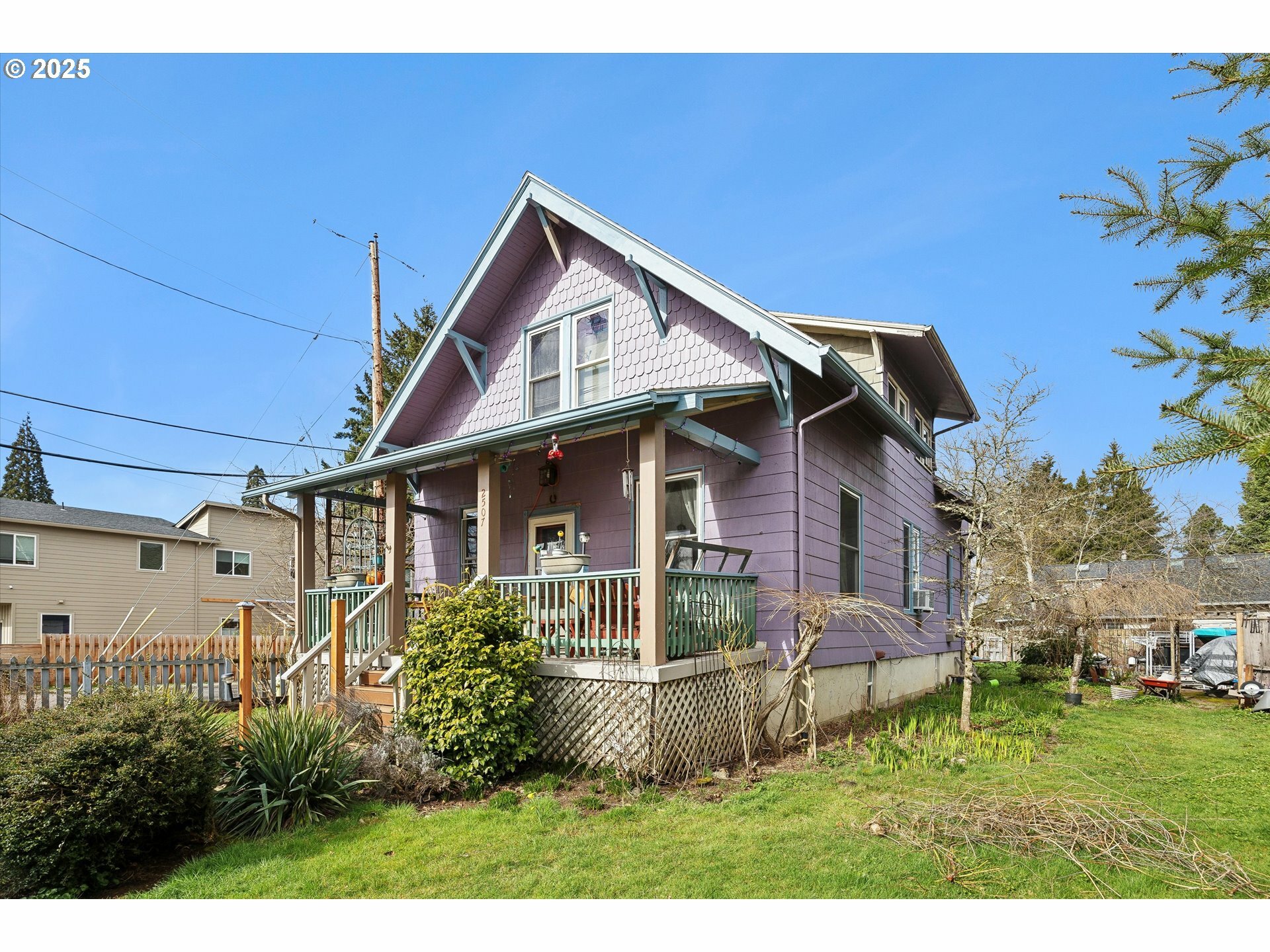 Property Photo: 2507 SE Chestnut St OR 97267