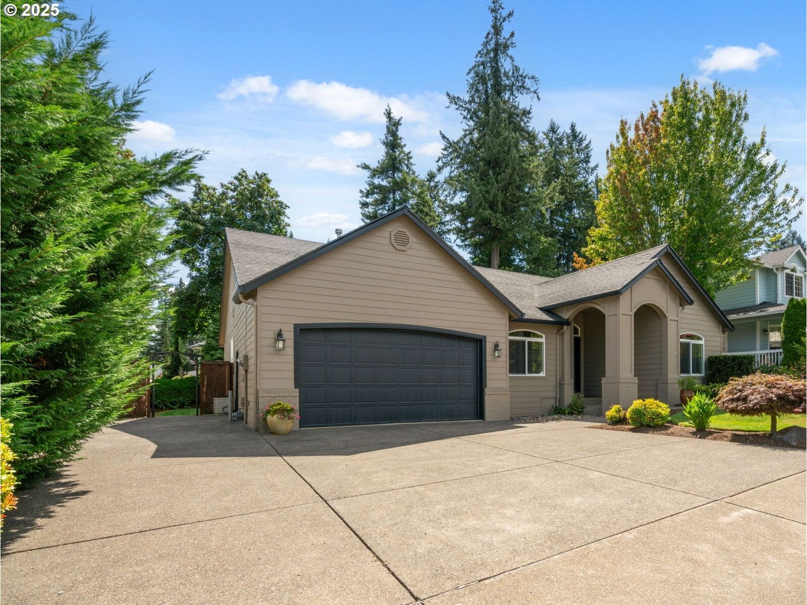 Property Photo:  1018 NW 21st Ave  WA 98607 