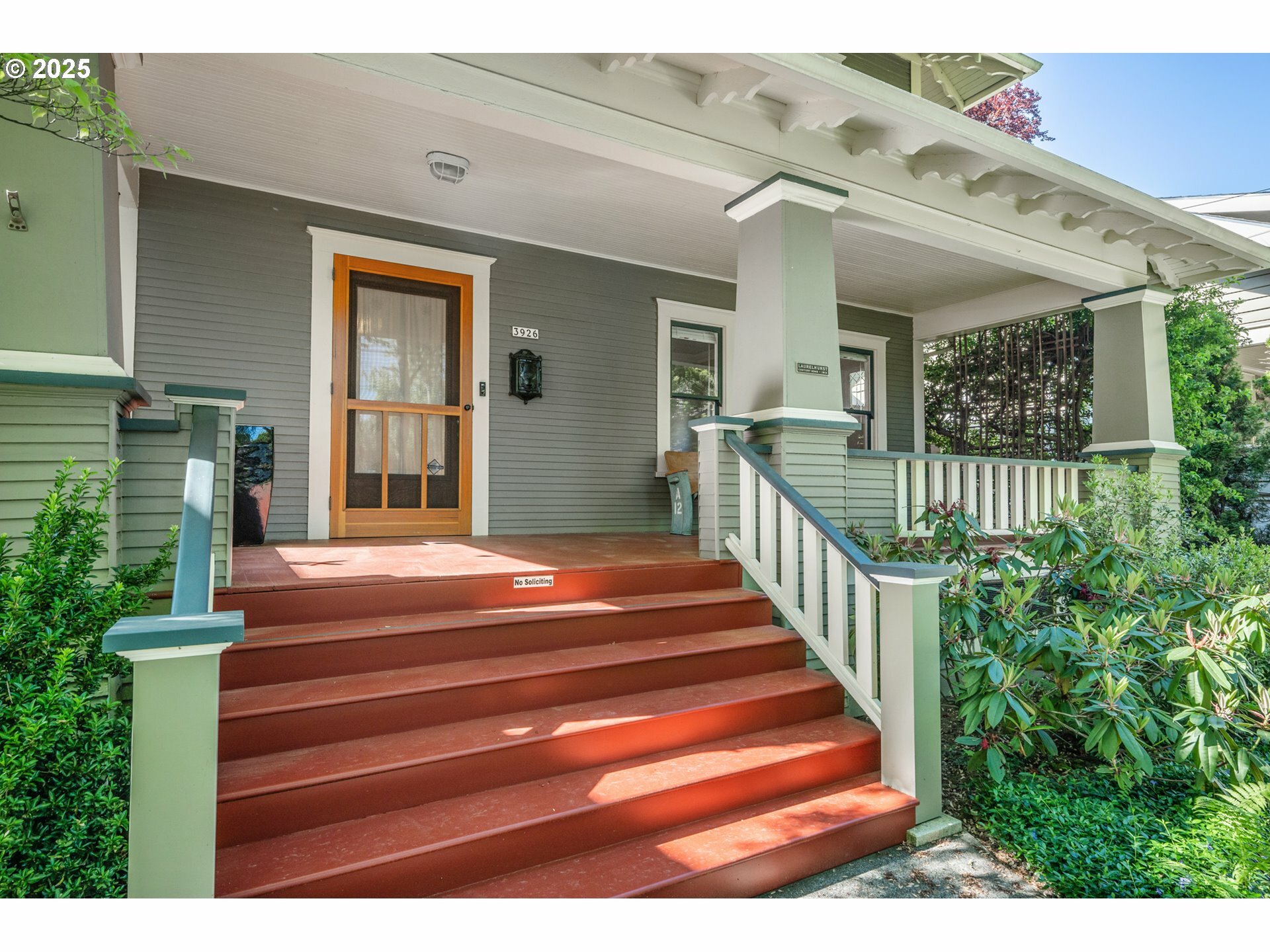 Property Photo: 3926 NE Davis St OR 97232
