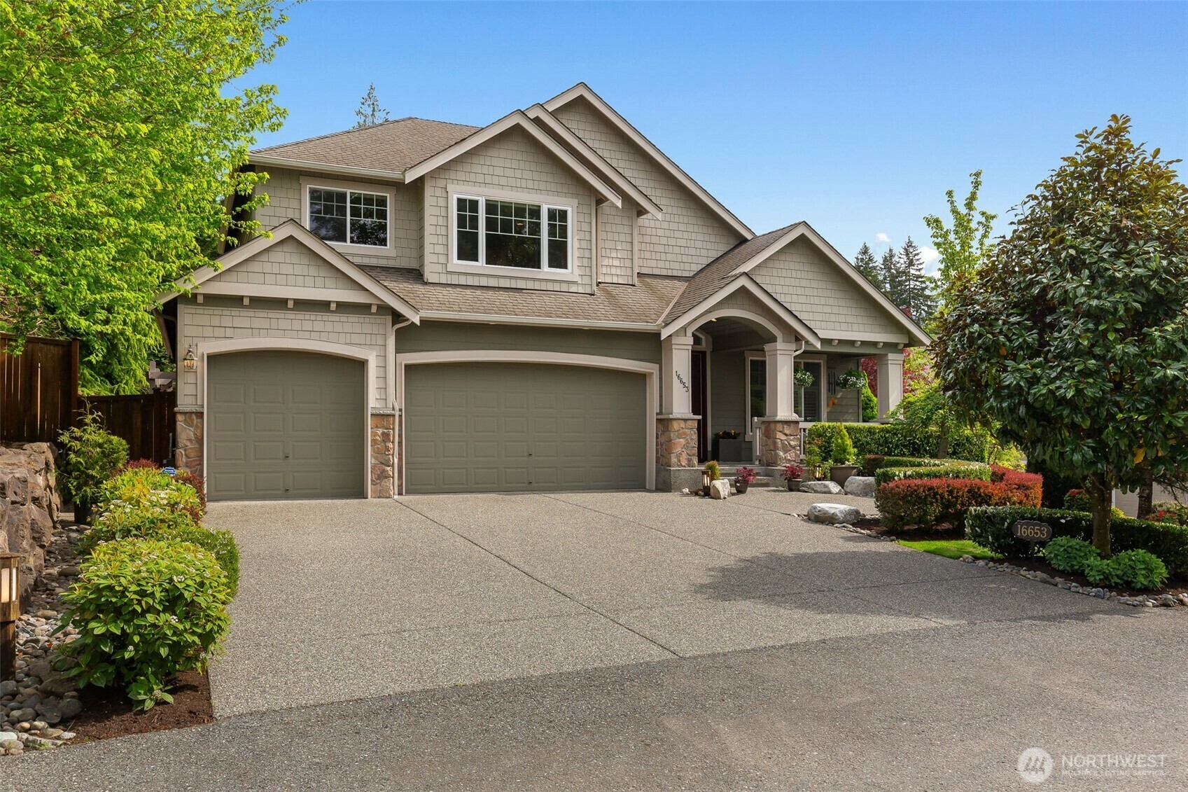 Property Photo: 16653 SE 69th Way WA 98006