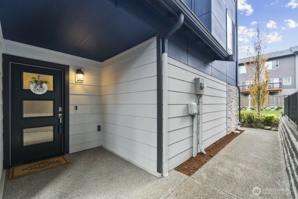Property Photo: 15624 Meadow Road C1 WA 98087