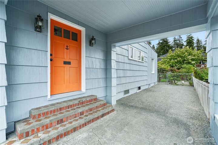 Property Photo:  1250 N Broadway Street  WA 98520 